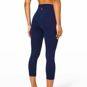 Navy Wunder Under Cropped Leggings